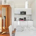 Side Apartment *